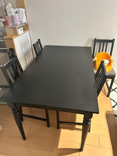お引っ越しをして、部屋が狭くなった為売ってます。いい状態です。