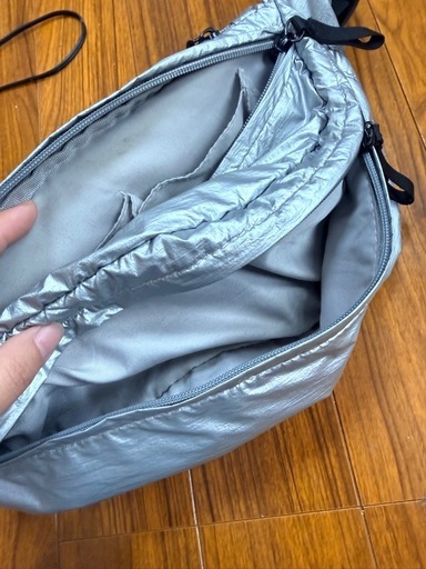 シルバーボディバッグ (まい) 豊四季のバッグ《その他》の中古あげます