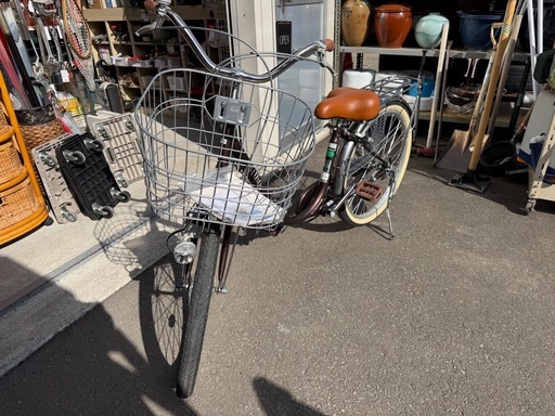 (EE) DCM 2024年購入 Attivo シティサイクル 22インチ 低床タイプ 自転車 パンクしにくい耐摩耗タイヤ 予備鍵付き 超美品 ①