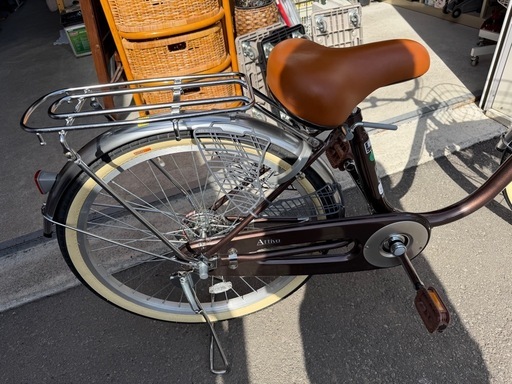 (EE) DCM 2024年購入 Attivo シティサイクル 22インチ 低床タイプ 自転車 パンクしにくい耐摩耗タイヤ 予備鍵付き 超美品 ①