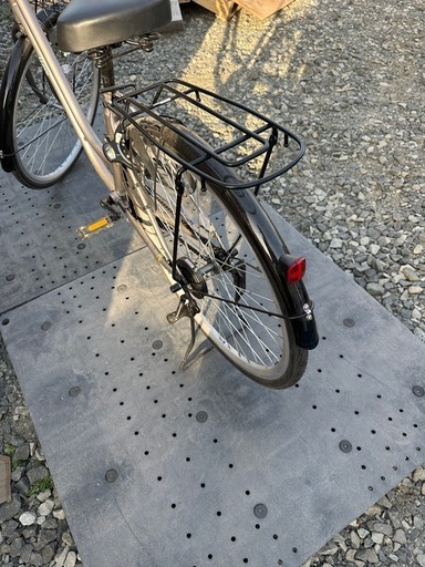 かなり美品　パンクしないエアレスタイヤ　自転車　26インチ