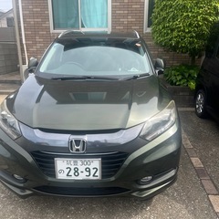 ホンダ ヴェゼル ハイブリッド 車検長い  ホンダ ヴェゼル ハイブリッド出品します。 普段乗っているので走行距離は少しずつ伸びます。  平成26年式 走行距離 98,000km 車検 令和9年10月まで（の画像