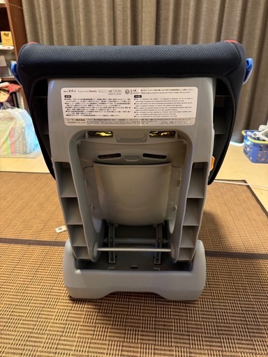 リクライニング機能付きのLEAMAN製チャイルドシート