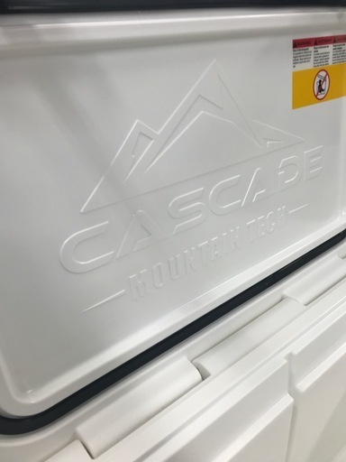 ジャングルジャングル貝塚店　カスケード　マウンテンテックス　クーラーボックス　ホワイト 42.5L  アウトドア　キャンプ　状態良い　美品　貝塚市　泉佐野市　泉南市　阪南市　リサイクルショップ