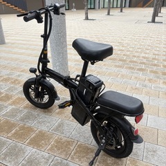 2025年式 YeQi コンパクトな電動アシスト自転車 20.0Ah 大容量バッテリー搭載 公道走行不可の画像