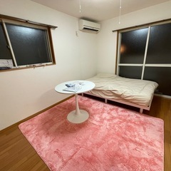 丸いテーブルの画像