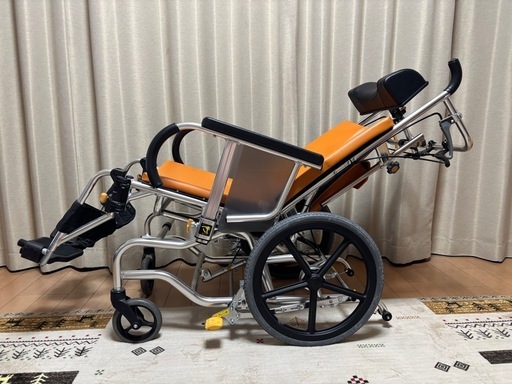 ティルト付きリクライニング車椅子