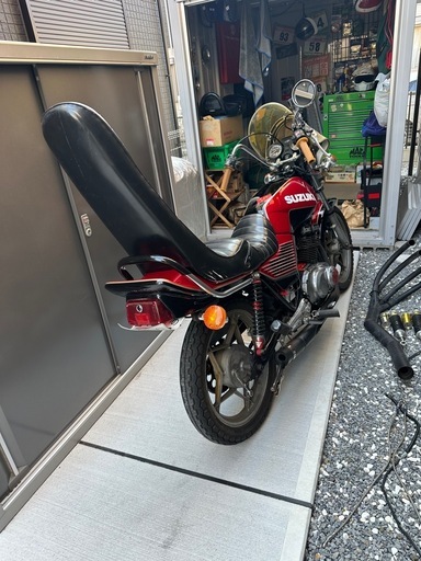 3段シート ゴキ GSX250E 三段シート