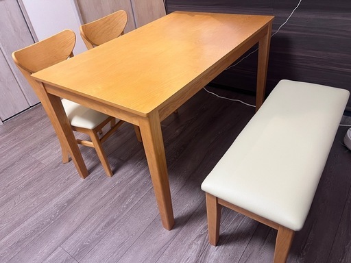 木製ダイニングテーブルと椅子セット　4人掛け