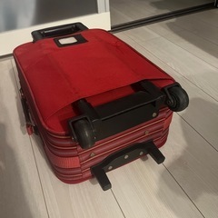 スーツケース　赤の画像