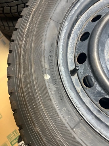195/80r15 107/104 N LT ノーマルタイヤgood year 42週2024年製ほぼ新品とハイエース用ホイール4本