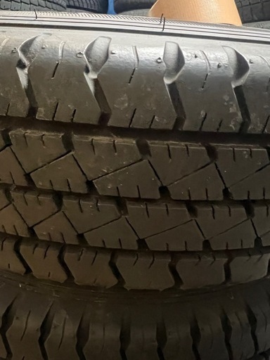 195/80r15 107/104 N LT ノーマルタイヤgood year 42週2024年製ほぼ新品とハイエース用ホイール4本