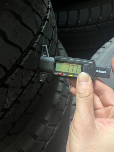 195/80r15 107/104 N LT ノーマルタイヤgood year 42週2024年製ほぼ新品とハイエース用ホイール4本