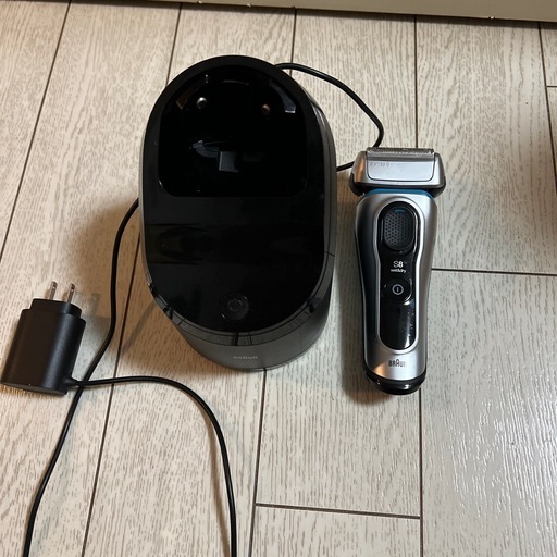 BRAUN  Series8  髭剃り