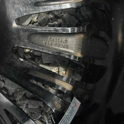 ロクサーニタルカス225/40/R18