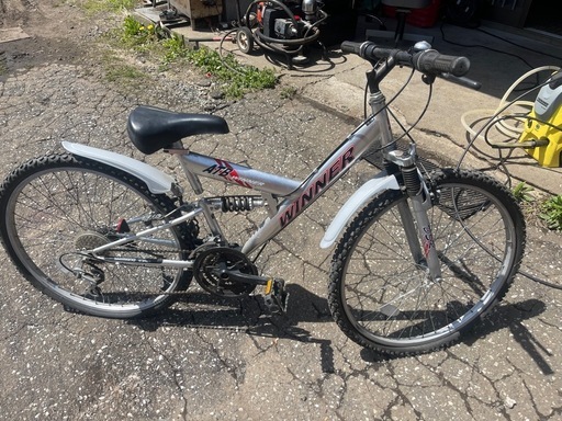 WINNERのマウンテンバイクです。 シマノ18段変速付きで、前後サスペンションあり。 普通に乗れます。