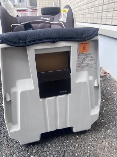 ダークブラウンのCombi製