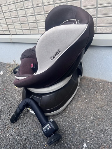 ダークブラウンのCombi製