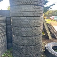 「トラック用中古タイヤ（YOKOHAMA RY208）大量あります。 サイズ：7.50R16（すべて同サイズ）の画像