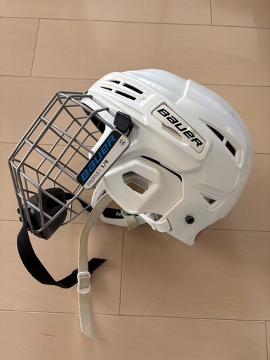 アイスホッケーヘルメット