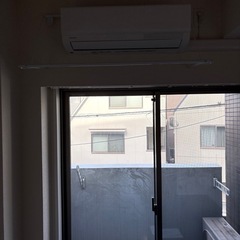 エアコン上につける物干しの画像