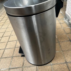 IKEA STRAPATS ストラパッツ ペダル式ゴミ箱の画像