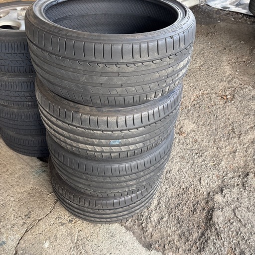 ミネルバ　215/35R18 4本