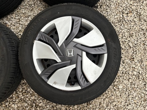 ヨコハヤタイヤ185 60R15バリ山4本　ホンダ純正キャップホイール付き　