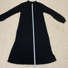 GU　薄手　長袖ロングワンピースの画像
