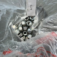 美品！格安！早い者勝ち！まだまだ使えます！16インチ鉄ホイール　キャップとナット付きの画像