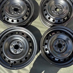 美品！格安！早い者勝ち！まだまだ使えます！16インチ鉄ホイール　キャップとナット付きの画像