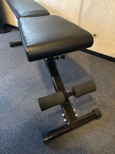 インクラインベンチ、フラットベンチ、ダンベル、マット