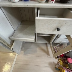 食器棚の画像