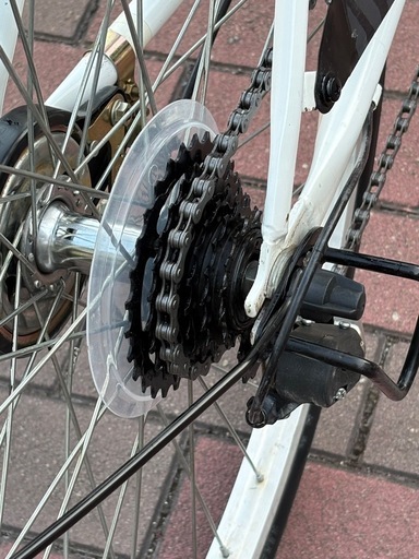 新品タイヤ！通勤・通学快速！変速付きシティーサイクル(26㌅)配達出来ます。