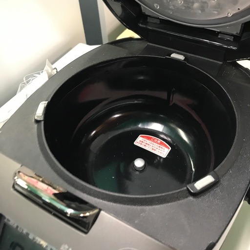 ジャングルジャングル貝塚店　炊飯器　タイガー　2025年製　取手　コード　液晶パネル　ブラック　黒　内蓋丸洗い　クリーニング機能　ケーキ　煮込み　コンパクト　遠赤5層土鍋蓄熱コート釜　中古　貝塚市　二色浜