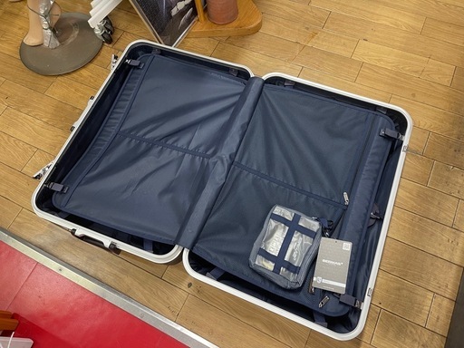 BERMAS 64L旅行用キャリーバッグ スーツケース60493 鍵あり 静音