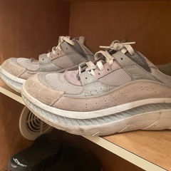 uggすスニーカーの画像