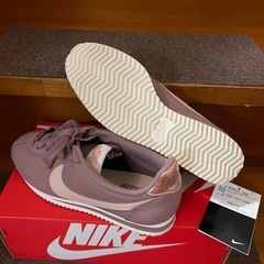 NIKE（ナイキ） CLASSIC CORTEZ LEATHER（クラシックコルテッツレザー） スニーカー ウィメン の画像
