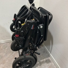折たためる軽量電動車椅子の画像