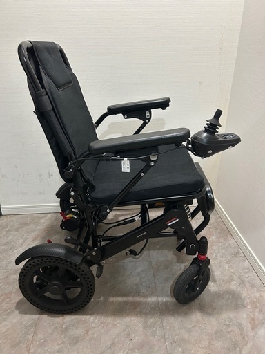 折たためる軽量電動車椅子
