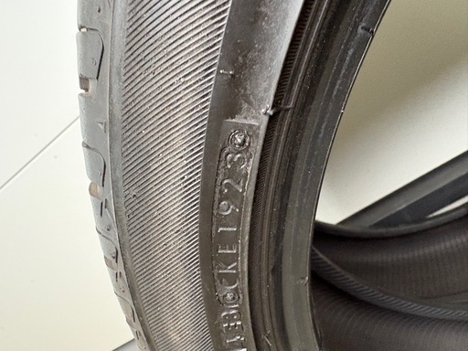 車のパーツ 225/45r19