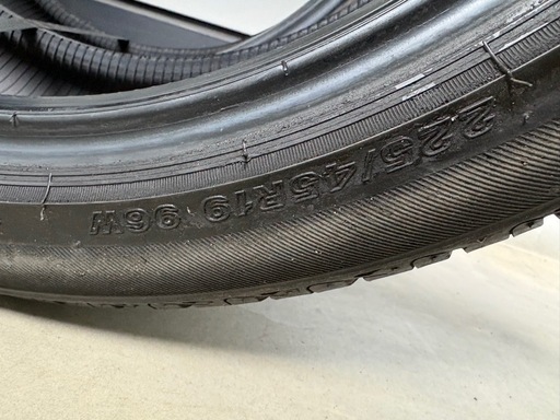 車のパーツ 225/45r19