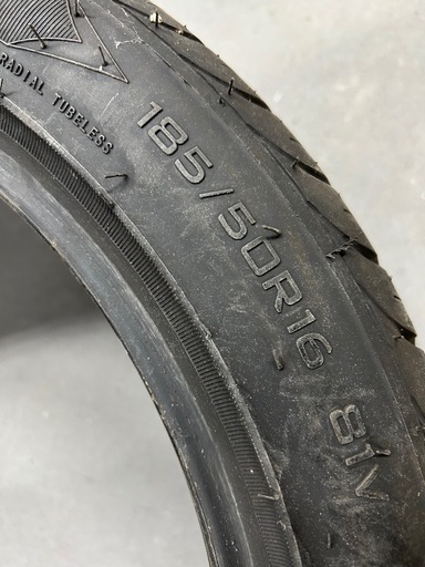 タイヤ　185/50R16サマータイヤ4本 　　