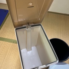ゴミ箱、バケツの画像