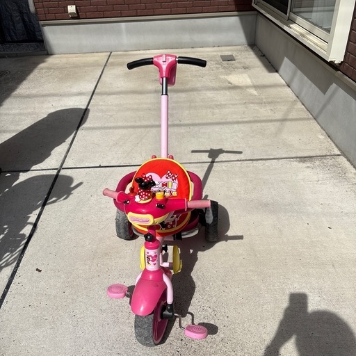 ミニーちゃん　三輪車 ミニーちゃん三輪車屋根荷物入れ付き (ゆん) 神領のベビー用品