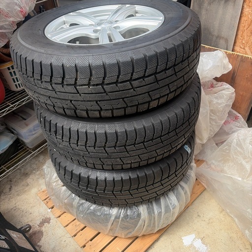 スタッドレス　215/70R16