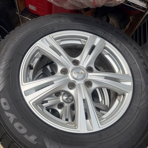スタッドレス　215/70R16