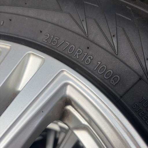 スタッドレス　215/70R16