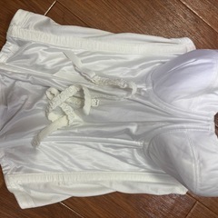 ブライダルインナーと手袋の画像