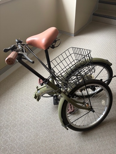 20インチ 折りたたみ自転車 シマノSIS変速付き 前カゴ おしゃれ カーキ